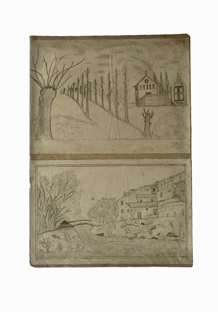 Dessin au crayon d’Agustina Casals, artiste catalane du début du XXᵉ siècle : paysage structuré avec maisons simples, collines, arbres isolés et composition mêlant perspective frontale, coupe et vue aérienne, style art brut.